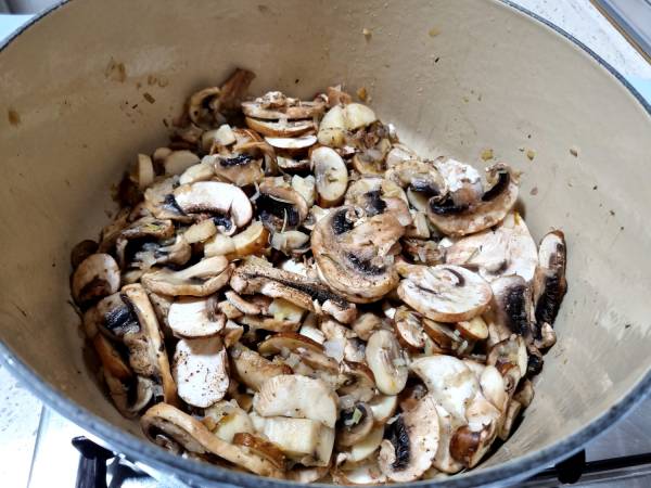 Pasta con ajo y setas {con mucho sabor umami} - Preparación paso 6