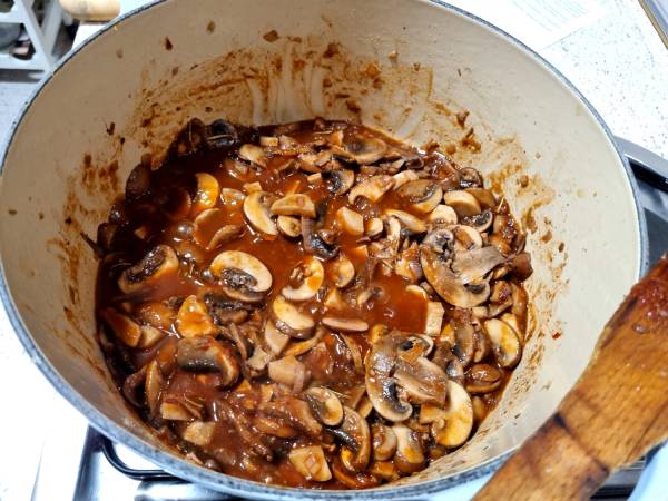 Pasta con ajo y setas {con mucho sabor umami} - Preparación paso 9