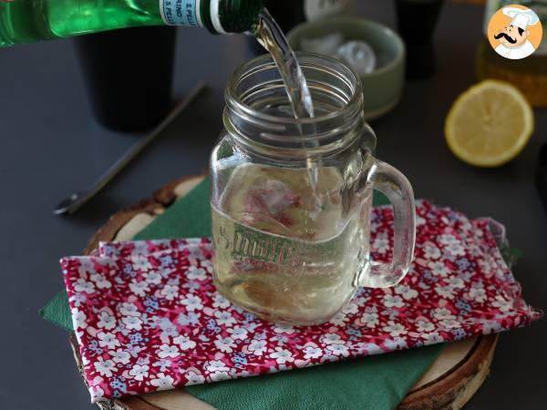 Coctel Hugo con vino espumoso - Preparación paso 2