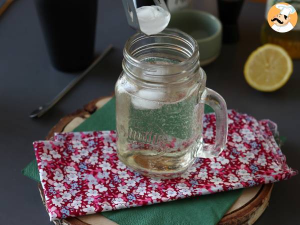 Coctel Hugo con vino espumoso - Preparación paso 3