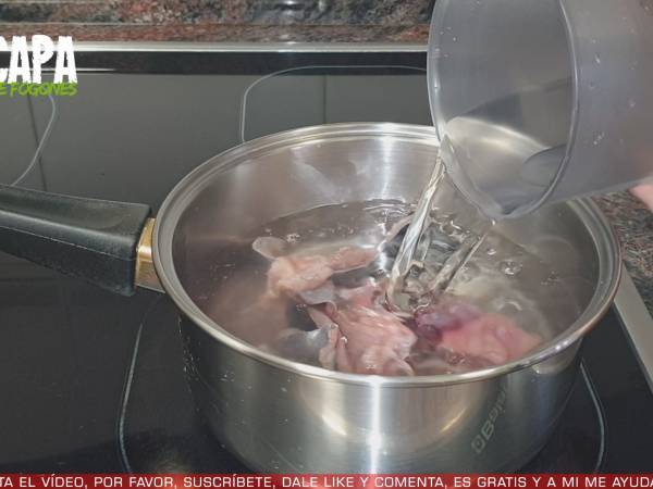 Bonito en salsa de pimientos del piquillo - Preparación paso 1