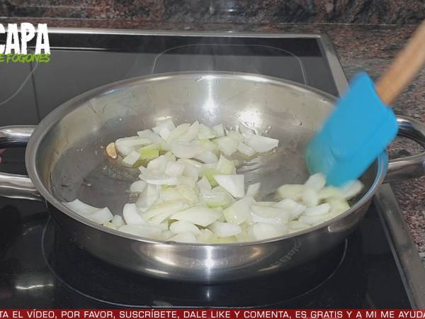 Bonito en salsa de pimientos del piquillo - Preparación paso 3