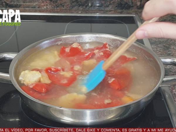Bonito en salsa de pimientos del piquillo - Preparación paso 4