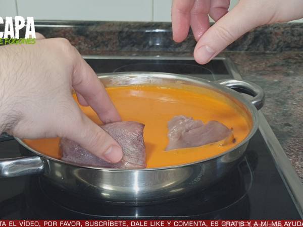Bonito en salsa de pimientos del piquillo - Preparación paso 6