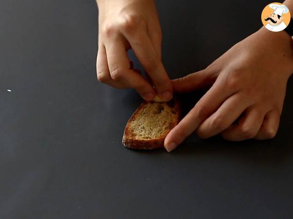 Tostas de jamón serrano y tomate - Preparación paso 1