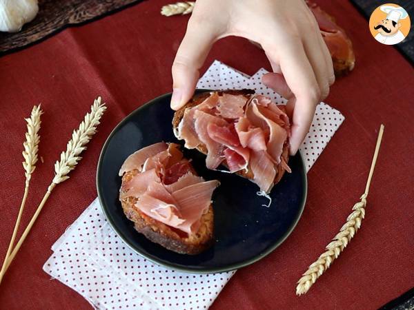 Tostas de jamón serrano y tomate - Preparación paso 5