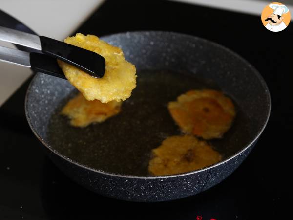 Patacones con hogao y guacamole - Preparación paso 10