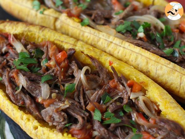 Platanos machos rellenos de carne desmechada y queso rallado - Preparación paso 8
