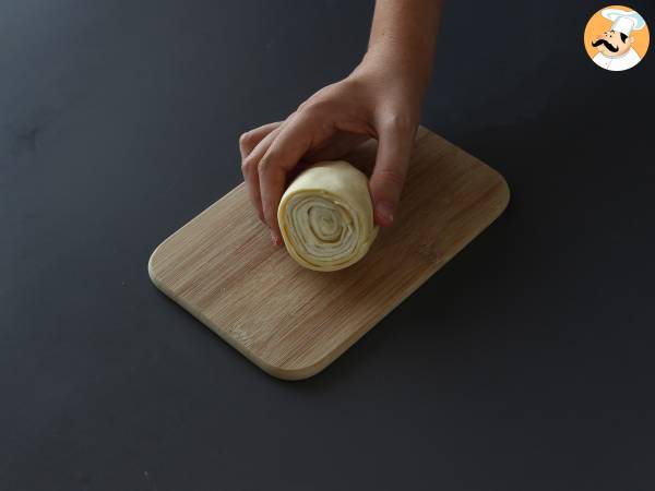 New York roll salado relleno con pesto y queso fresco. Receta con solo 4 ingredientes - Preparación paso 3