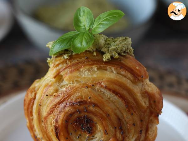 New York roll salado relleno con pesto y queso fresco. Receta con solo 4 ingredientes - Preparación paso 10