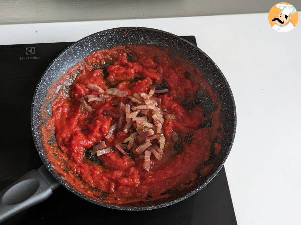 Pasta a la Amatriciana, una receta italiana llena de sabor y tradición - Preparación paso 7