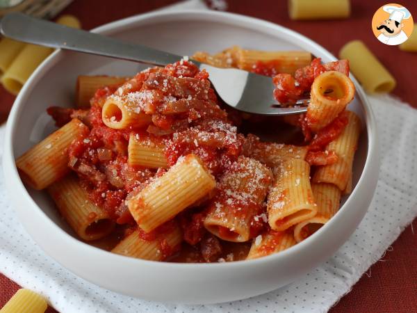 Pasta a la Amatriciana, una receta italiana llena de sabor y tradición - Preparación paso 10