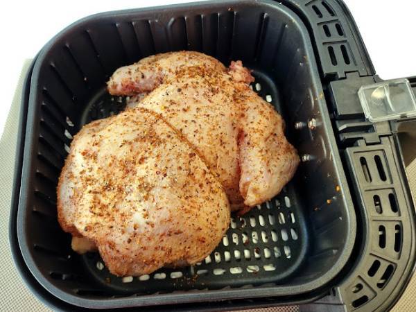 Pollo asado en freidora de aire {con condimento Montreal Steak } - Preparación paso 3