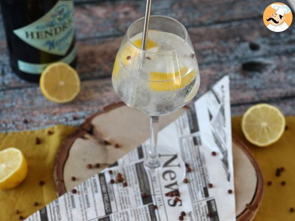 Gin Tonic, el coctel imprescindible para fiestas y reuniones entre amigos - Preparación paso 3
