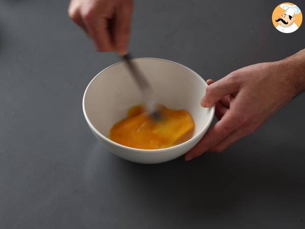 Espaguetis a la carbonara, la receta tradicional italiana - Preparación paso 4