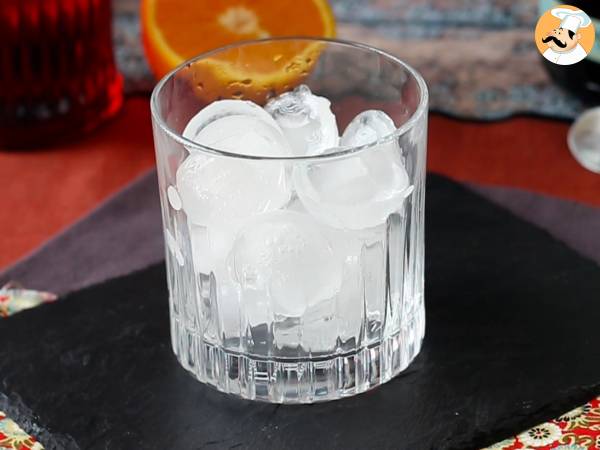 Negroni, el cóctel italiano perfecto para el aperitivo - Preparación paso 1