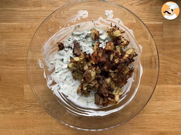 Ensalada de pepinos y patatas crujientes - Preparación paso 6