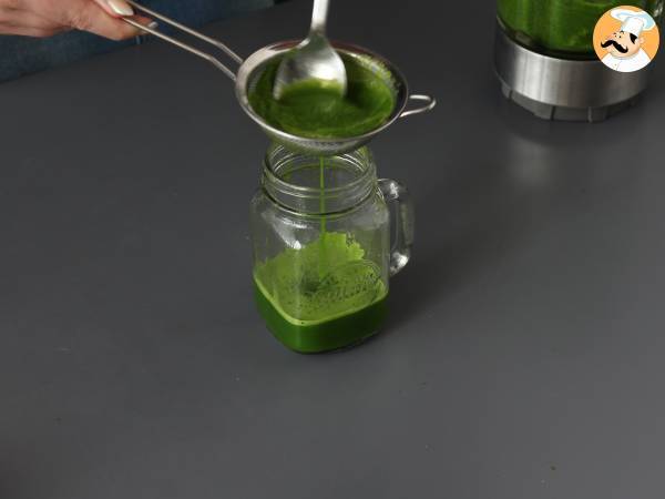Zumo verde detox: ¡la bebida revitalizante que tu cuerpo necesita! - Preparación paso 5