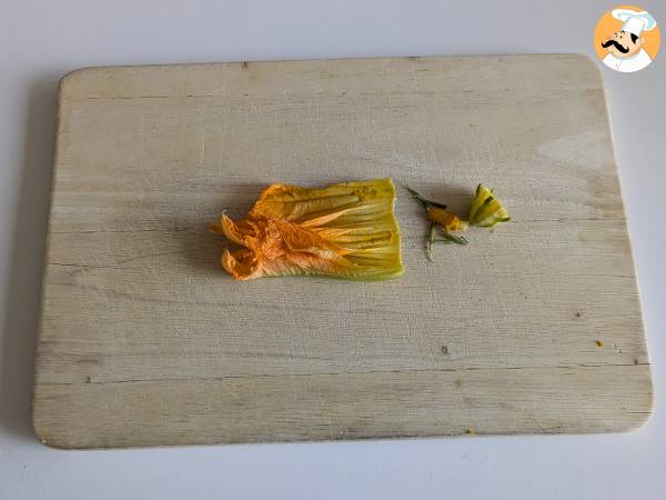 Pasta con flores de calabacín, ricotta y pistachos - Preparación paso 2