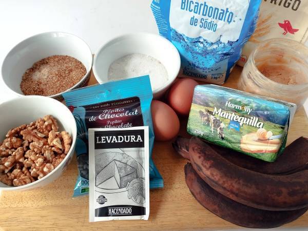 Banana bread {con mantequilla de cacahuete, chocolate y nueces} - Preparación paso 1