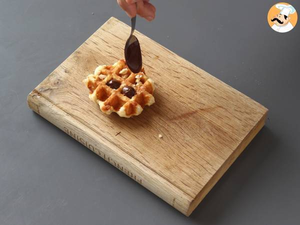 Gofres de fruta, chocolate y nata montada - Preparación paso 3