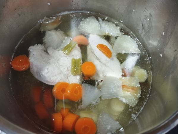 Ají de gallina {plato tradicional peruano} - Preparación paso 1