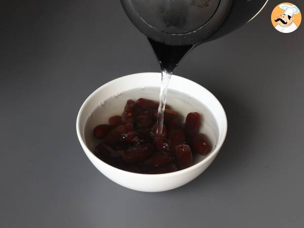 Fudge de dátiles, un bocado de caramelo blando, lleno de energía y sabor - Preparación paso 1