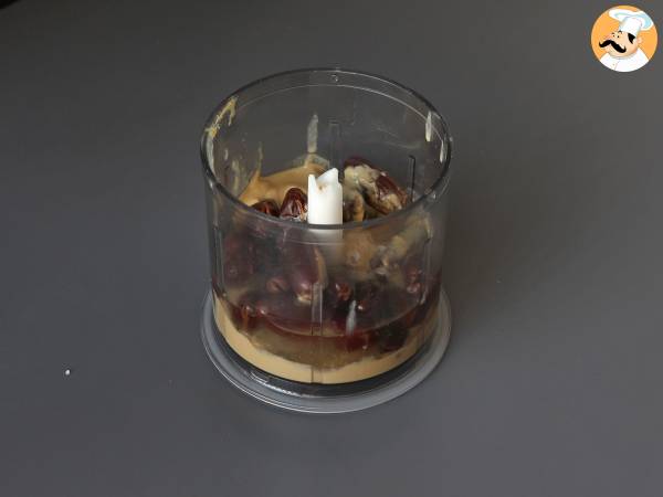 Fudge de dátiles, un bocado de caramelo blando, lleno de energía y sabor - Preparación paso 2