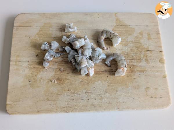 Tallarines de espirulina con gambas y limón, un plato saludable y lleno de sabor - Preparación paso 1