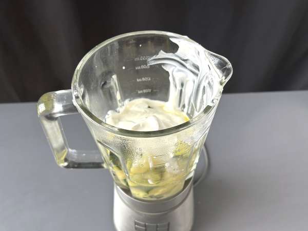 Crema de calabacín con manzana verde y yogur lista en 30 minutos - Preparación paso 5