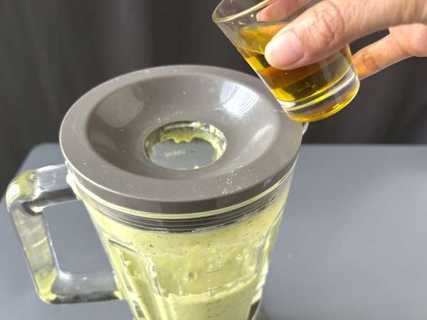 Crema de calabacín con manzana verde y yogur lista en 30 minutos - Preparación paso 6