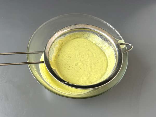 Crema de calabacín con manzana verde y yogur lista en 30 minutos - Preparación paso 7