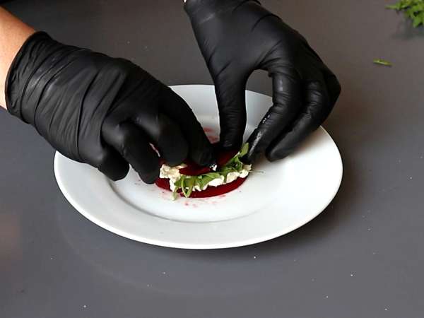 Raviolis de remolacha con ricotta y limón: un bocado fresco, elegante y lleno de color - Preparación paso 4