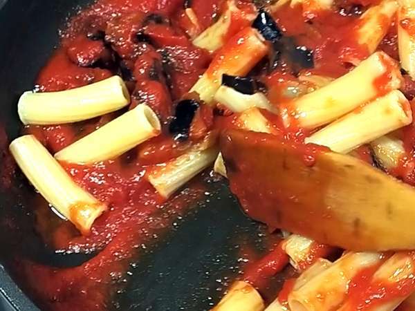 Pasta alla Norma {receta siciliana} - Preparación paso 11