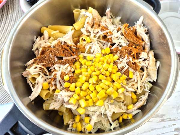 ENSALADA MEXICANA DE PASTA CON SALSA RANCHO FIESTA - Preparación paso 5