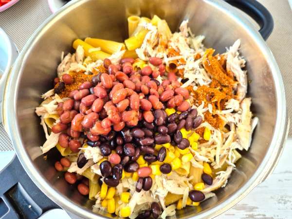 ENSALADA MEXICANA DE PASTA CON SALSA RANCHO FIESTA - Preparación paso 6