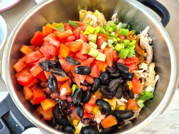 ENSALADA MEXICANA DE PASTA CON SALSA RANCHO FIESTA - Preparación paso 7
