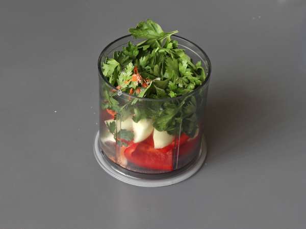 Brochetas de carne al horno con tortillas de trigo, la versión casera del lavash kebab - Preparación paso 2