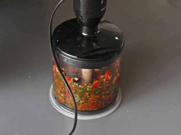 Brochetas de carne al horno con tortillas de trigo, la versión casera del lavash kebab - Preparación paso 3