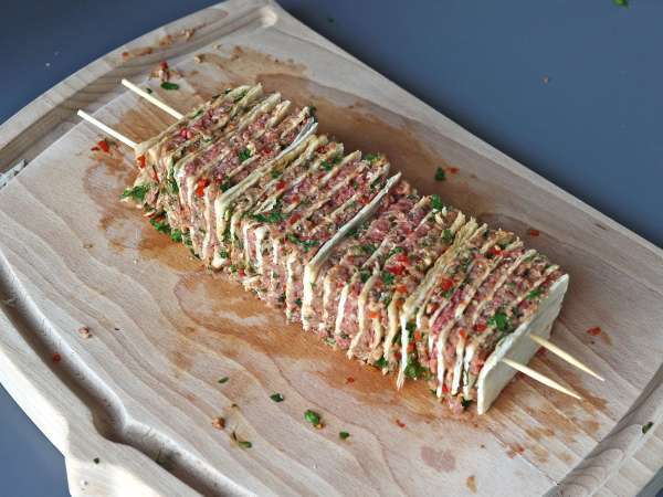 Brochetas de carne al horno con tortillas de trigo, la versión casera del lavash kebab - Preparación paso 9