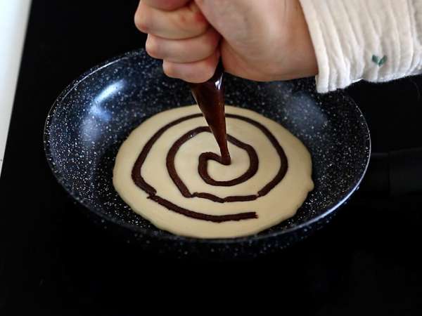 Pancakes de canela estilo cinnamon roll - Preparación paso 5