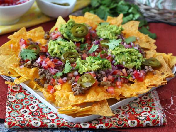 Nachos con guacamole, queso y chili con carne ¡perfectos para un picoteo entre amigos! - Preparación paso 6