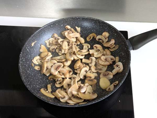 Pastel de calabaza con champiñones y queso, jugoso, fundente y crujiente - Preparación paso 3