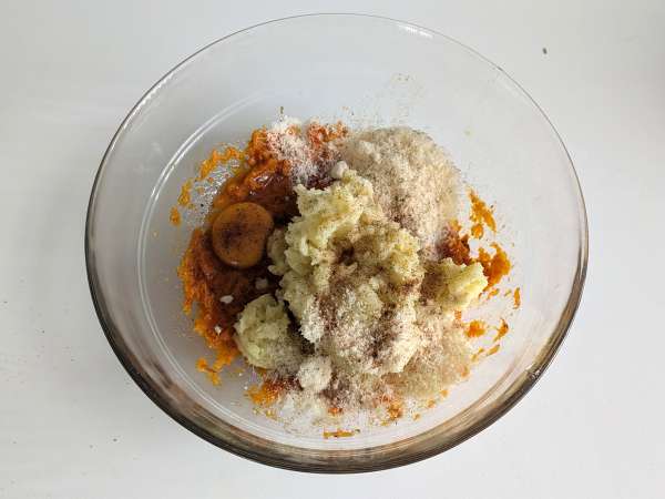 Pastel de calabaza con champiñones y queso, jugoso, fundente y crujiente - Preparación paso 5