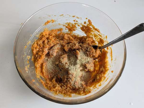 Pastel de calabaza con champiñones y queso, jugoso, fundente y crujiente - Preparación paso 6