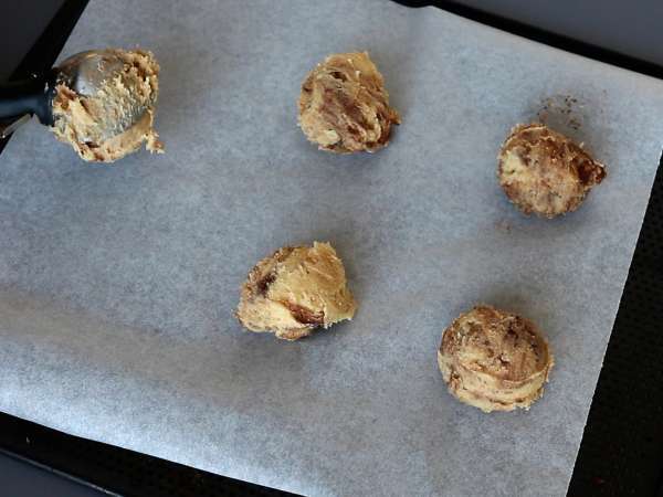 Cookies de canela tipo cinnamon rolls, tiernas, crujientes y muy aromáticas - Preparación paso 6