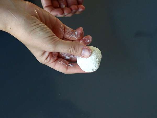 Bolitas de queso con forma de calabaza: el aperitivo más fácil y bonito para Halloween - Preparación paso 2