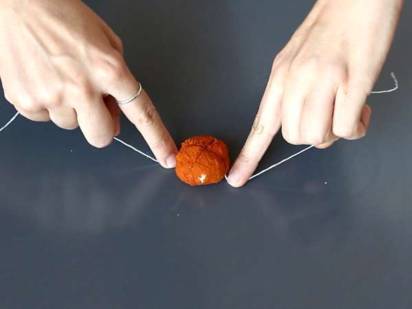 Bolitas de queso con forma de calabaza: el aperitivo más fácil y bonito para Halloween - Preparación paso 5