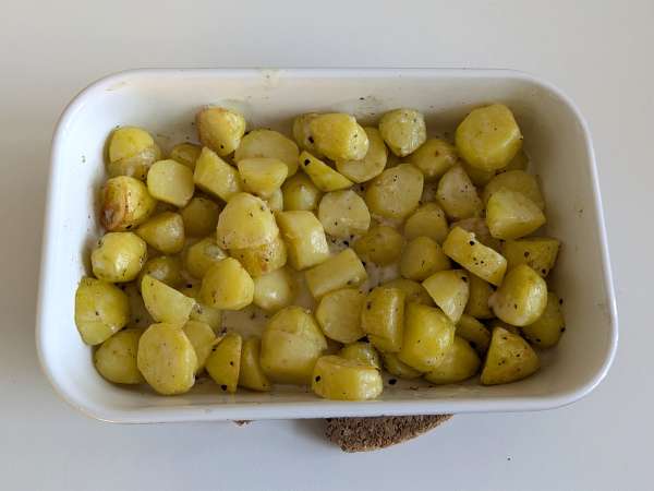 Patatas cacio e pepe al horno cremosas: ¡la guarnición fácil que vuelve loco a todo el mundo! - Preparación paso 7