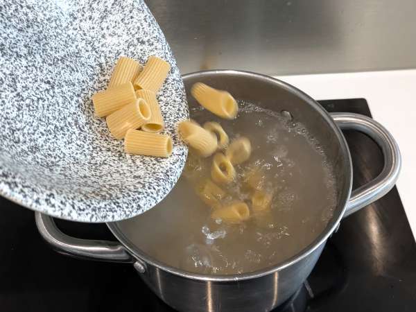 Gratinado de pasta con setas: la receta cremosa perfecta para el otoño - Preparación paso 5